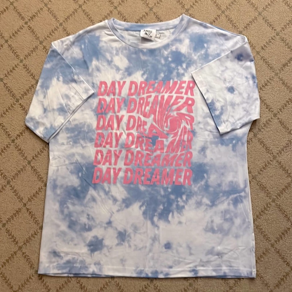 Princess Polly blue tie dye  T shirt w bright pink text on front NWOT 8